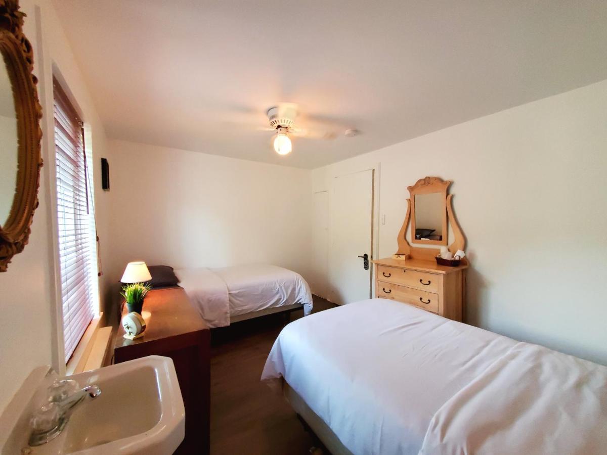 Auberge De La Rive De Charlevoix - Auberge De Jeunesse Familiale Pour Voyageurs De Tous Ages Saint-Joseph-de-la-Rive Esterno foto