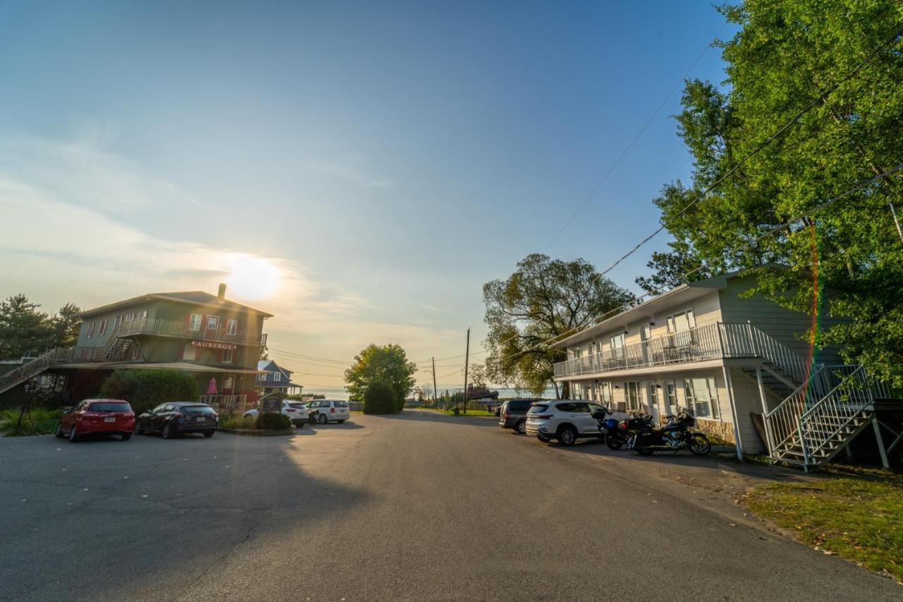 Auberge De La Rive De Charlevoix - Auberge De Jeunesse Familiale Pour Voyageurs De Tous Ages Saint-Joseph-de-la-Rive Esterno foto