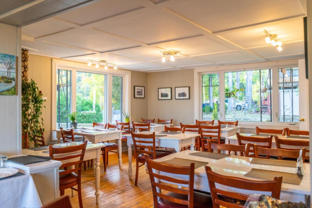 Auberge De La Rive De Charlevoix - Auberge De Jeunesse Familiale Pour Voyageurs De Tous Ages Saint-Joseph-de-la-Rive Esterno foto